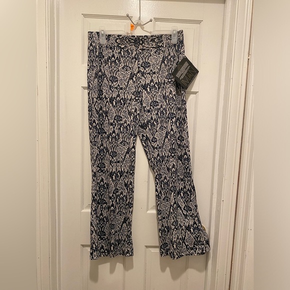 🌷IMAN Blue and White Patterned Pants - Picture 1 of 5